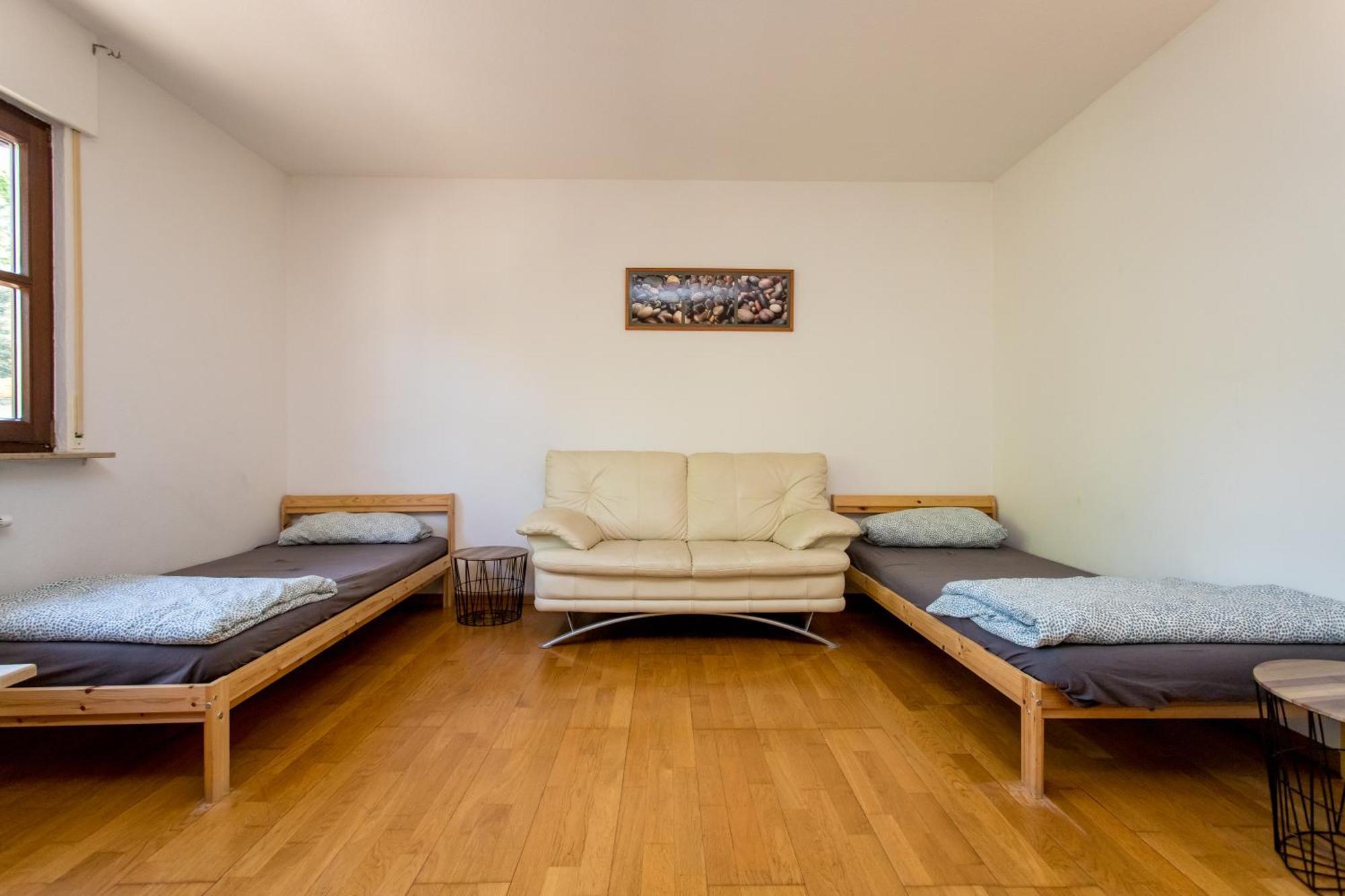 Ferienwohnung Mit 123Qm Fuer 8 Personen Mit Sehr Grossem Garten, Einfache Innen-Ausstattung Leipzig Eksteriør bilde